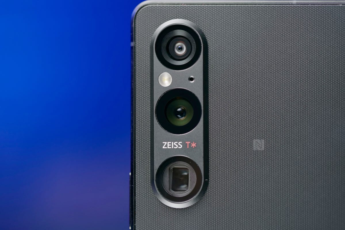 Protruding camera of Xperia 1 V