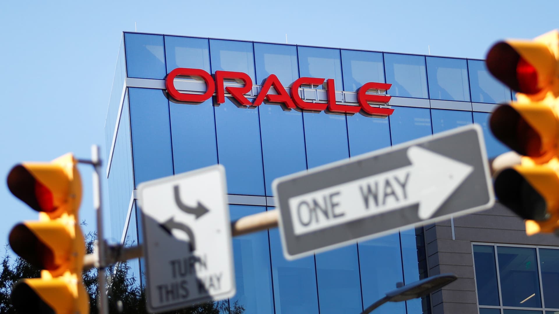 Jim Cramer says this legacy tech stock is the 'star of the show' in AI.  Here's what to expect from its earnings